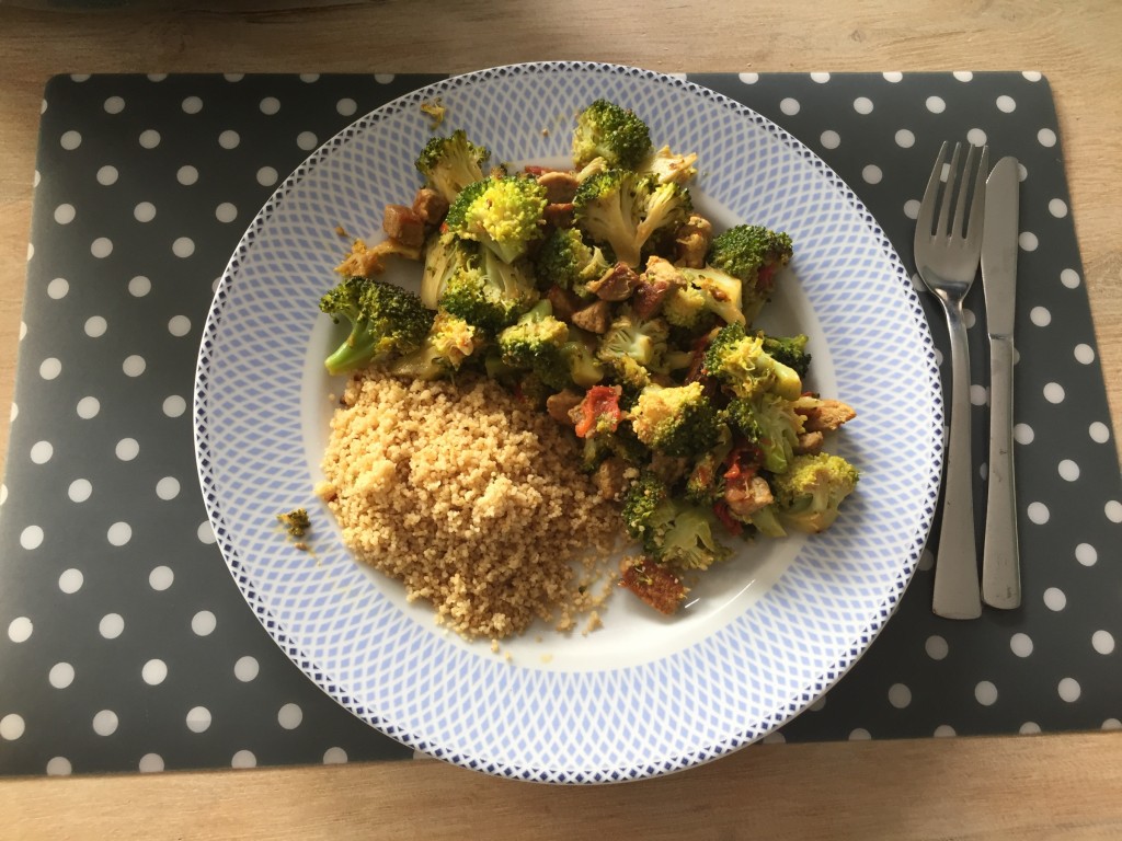 Broccolischotel met couscous