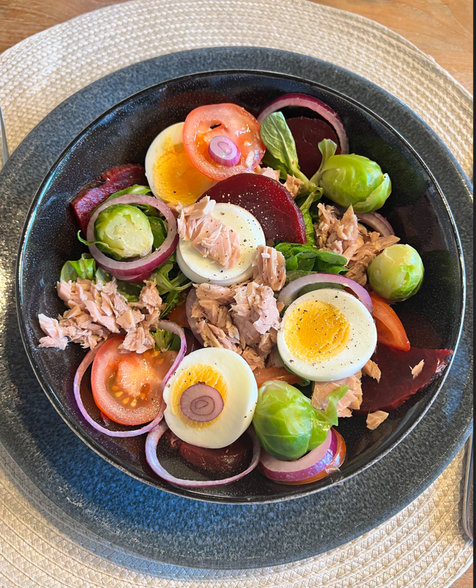 Tonijnsalade met bietjes, ei e...