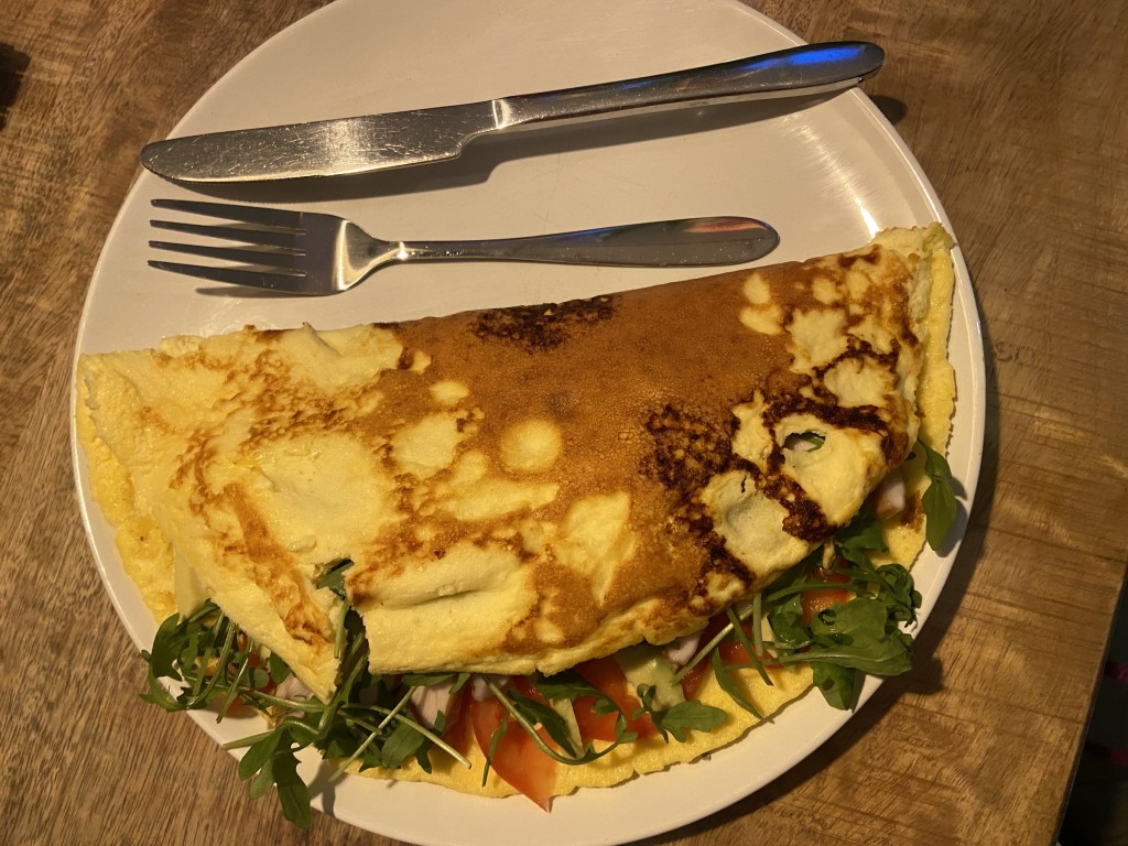 Gevulde hüttenkäse omelet