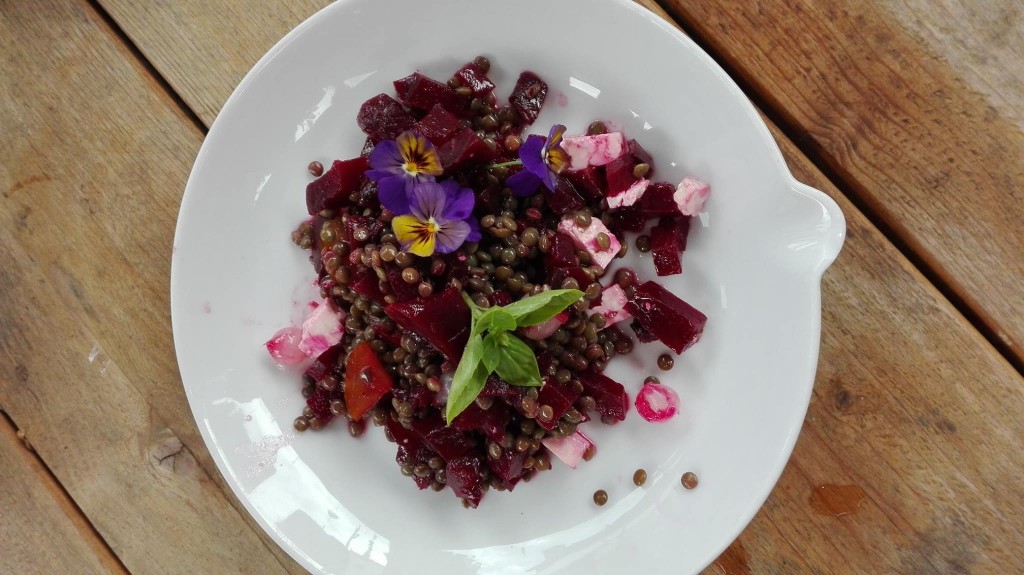 Rode bieten-linzensalade